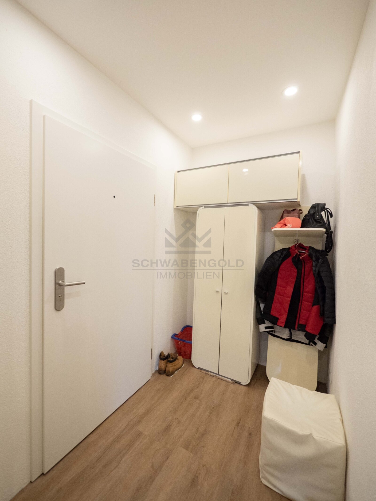 ** Modernes Wohnen auf hohem Niveau – umfangreich sanierte 3-Zimmer-Wohnung ** (003-027) — Garderobe