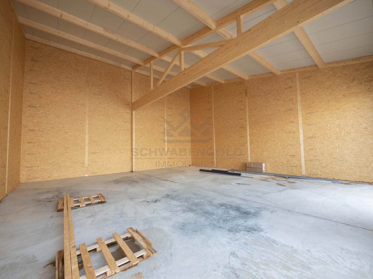 **Miete: Neubau moderner Gewerbe- und Lagerflächen im Gewerbepark Straß** (003-033) — Hallenabteil