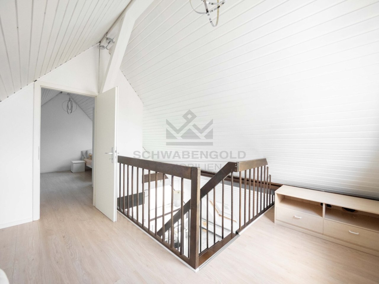 * Über den Dächern von Stuttgart-Zuffenhausen: Maisonette-Wohnung mit Terrasse, Grünblick &amp; TG * (003-035) — Zweite Etage