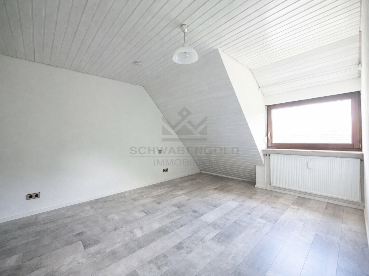 * Über den Dächern von Stuttgart-Zuffenhausen: Maisonette-Wohnung mit Terrasse, Grünblick &amp; TG * (003-035) — Schlafzimmer