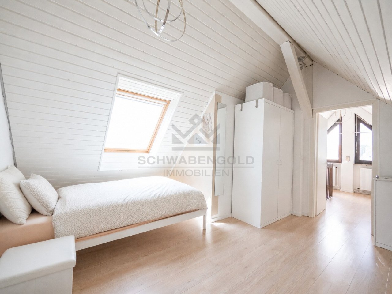 * Über den Dächern von Stuttgart-Zuffenhausen: Maisonette-Wohnung mit Terrasse, Grünblick &amp; TG * (003-035) — Kinderzimmer