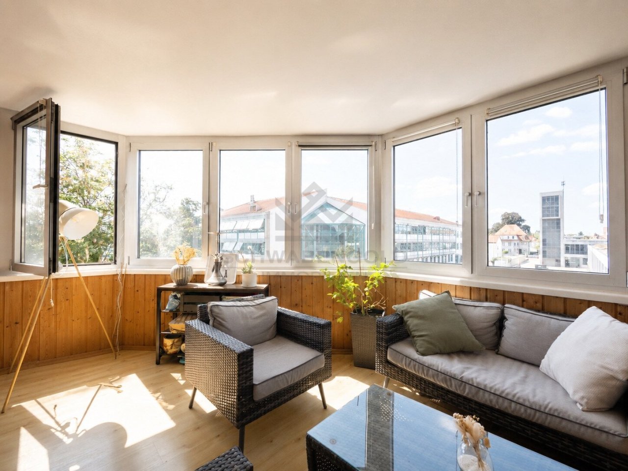 Gepflegte 2-Zimmer-Eigentumswohnung mit großzügigem Wintergarten in zentraler Lage von Günzburg (003-045) — Wintergarten