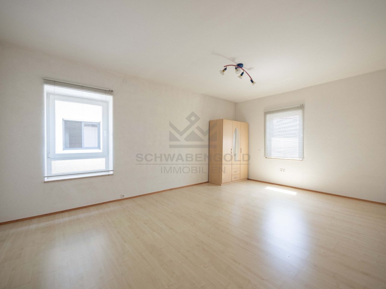 Architektonisches Juwel im Herzen von Illertissen – Verleihen Sie diesem außergewöhnlichen Dreifamilienhaus neuen Glanz (003-046) — OG Schlafzimmer