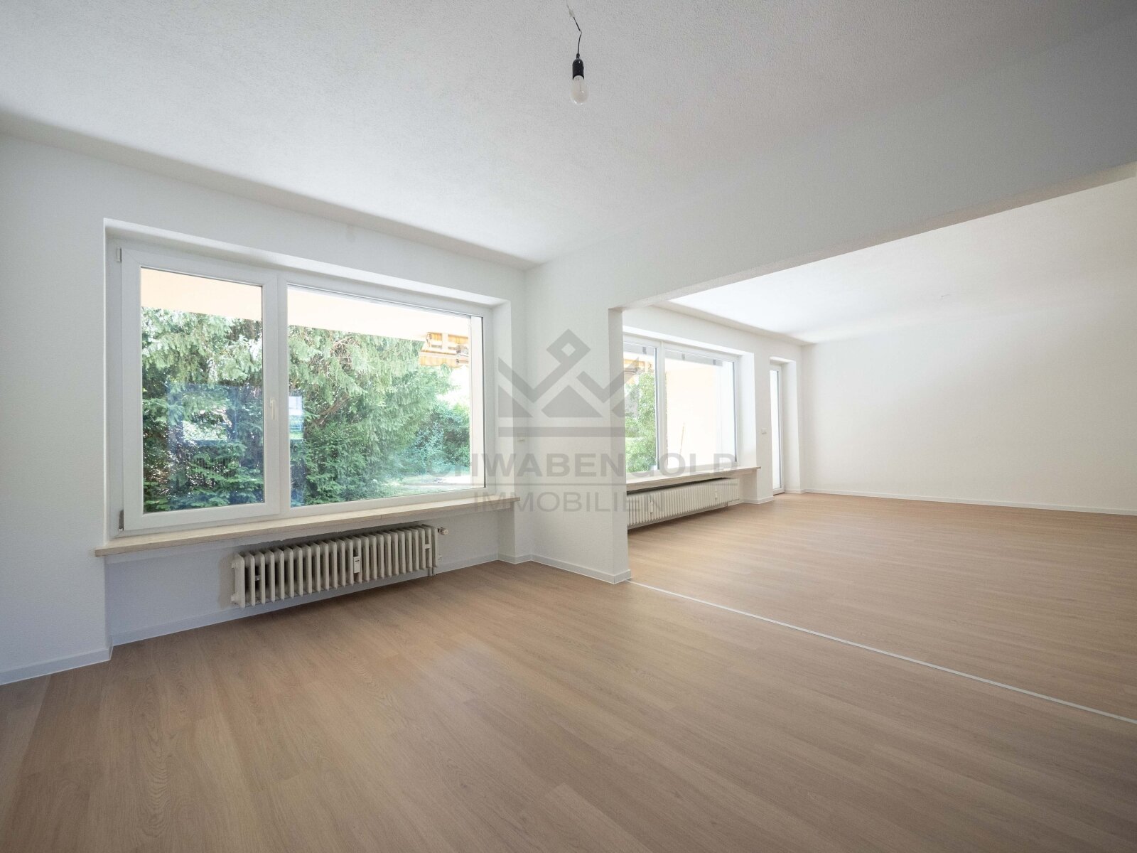 Fast wie ein eigenes Haus: 4,5 Zimmer mit Privatgarten, Garage & frisch renoviert in Günzburg